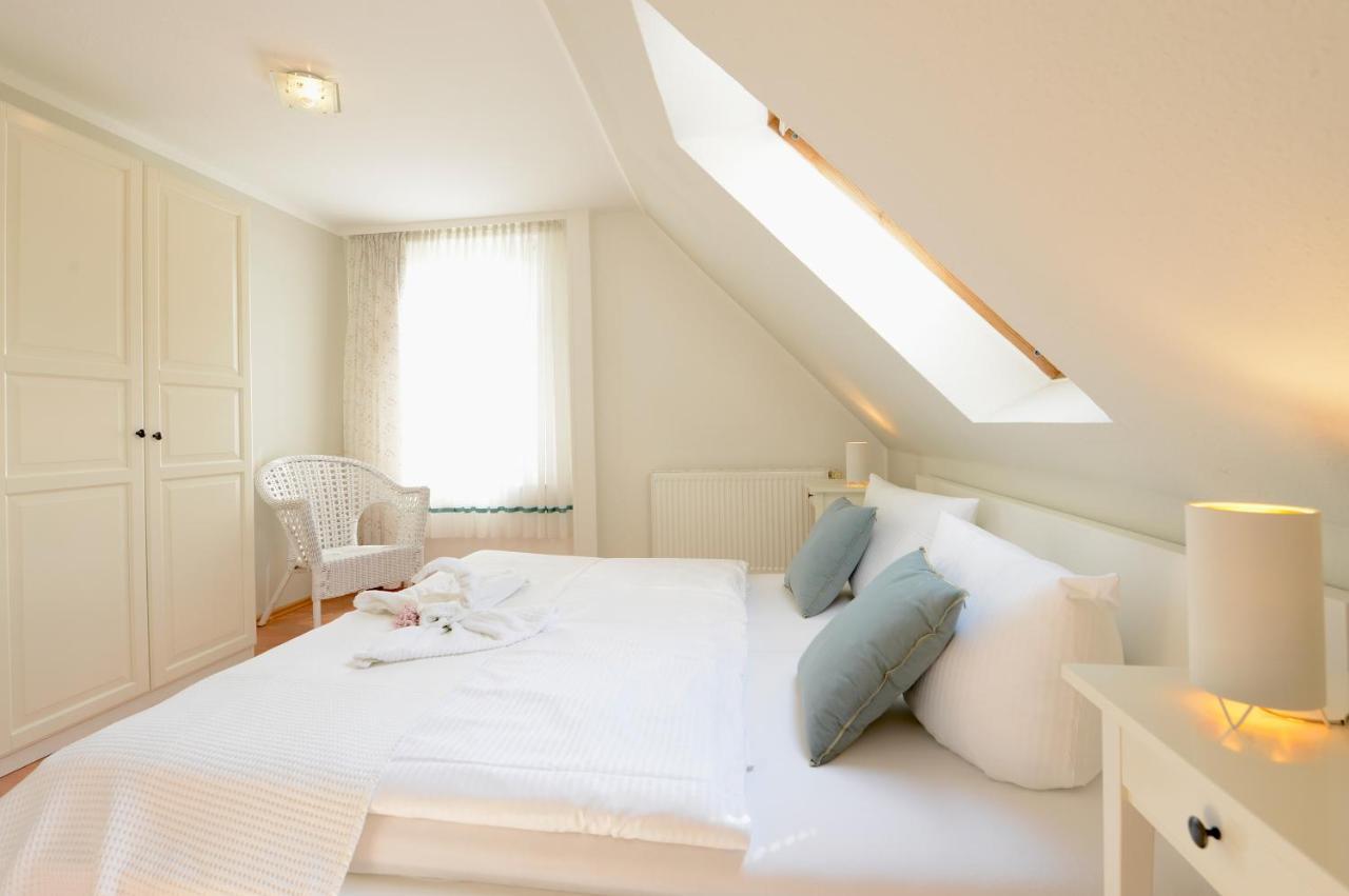 Für 8 Personen Mit Kamin&terrasse Villa