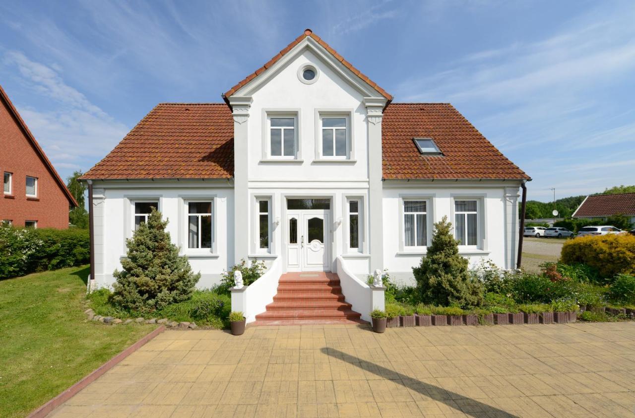 Für 8 Personen Mit Kamin&terrasse Villa